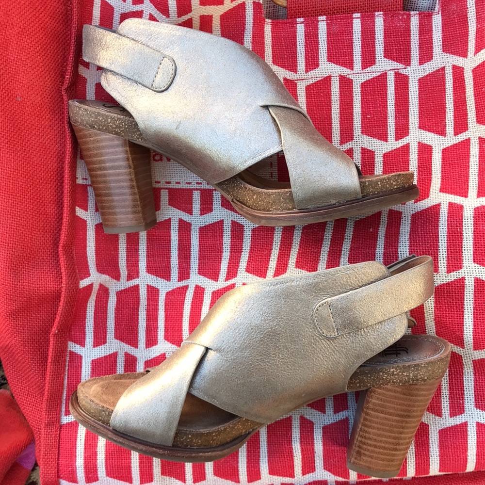 🌸Sofft Cambria Gold Metallic heels 🌸 - Picture 11 of 13